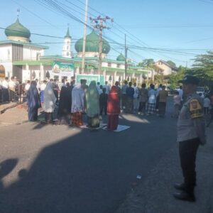 Polres Loteng Amankan Sholat Idul Adha 1446 H Diberbagai Lokasi.
