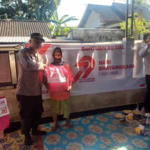 Polres Loteng Gelar Bakti Sosial Peringati HKGB Dan Hari Bhayangkara ke-79