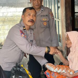 Wujud Peduli Polri, Polres Lombok Barat Bantu Warga Gubug Bali