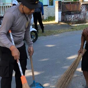 Kepedulian Polri Terlihat di Dusun Kerandangan, Batulayar