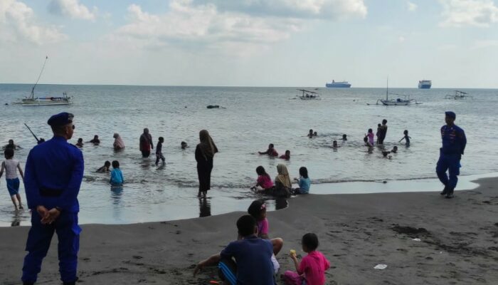 Patroli Polairud di Pantai Cemara, Pastikan Liburan Wisatawan Tetap Aman