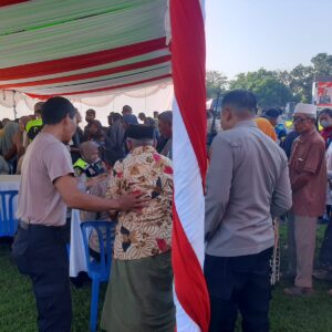 Labuapi Antusias Sambut Bansos dan Pemeriksaan Gratis Jelang Hari Bhayangkara