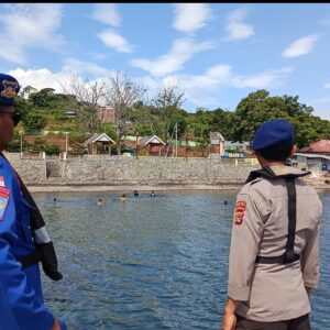 Personel Sat Polairud Laksanakan Patroli di Pantai Kolo, Jaga Situasi Wisata Tetap Kondusif