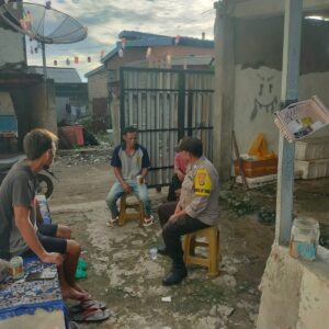 Bhabinkamtibmas Desa Jala Gencarkan Sambang Warga, Tekankan Pentingnya Ketahanan Pangan dan Antisipasi Konflik Sosial