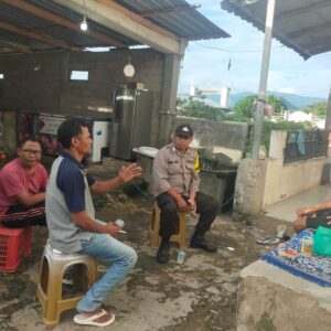 Bhabinkamtibmas Desa Jala Gencarkan Sambang Warga, Tekankan Pentingnya Ketahanan Pangan dan Antisipasi Konflik Sosial