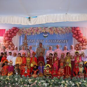 Kapolres Bima Kota Hadiri Pentas Seni dan Pelepasan Peserta Didik PAUD Kemala Bhayangkari 06 Bima Kota