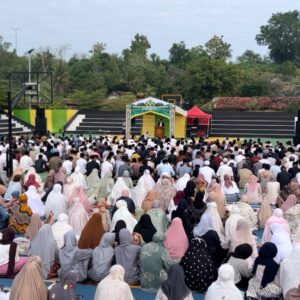 Personel Polres Bima Kota Laksanakan Sholat Idul Adha di Halaman Mako