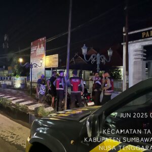 Patroli Dialogis Sat Samapta Polres Sumbawa Barat Imbau Remaja Jaga Keamanan dan Ketertiban Masyarakat