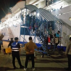 Polsek Kawasan Pelabuhan Laut Bima Laksanakan Pengamanan Embarkasi dan Debarkasi Penumpang Kapal KM. Leuser