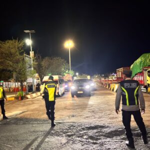 Personel Polsek KPL Tano Laksanakan Pengamanan di Obyek Vital Pelabuhan Poto Tano