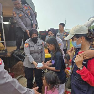 Polda Metro Beri Trauma Healing ke Korban Kebakaran di Penjaringan