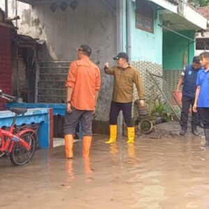 Polres Jombang Kirim Paket Sembako untuk Warga Terdampak Banjir di Kademangan