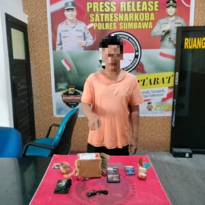 Peredaran Narkotika Melalui Paket Online, Polres Sumbawa Berhasil Mengamankan Puluhan Gram Ganja