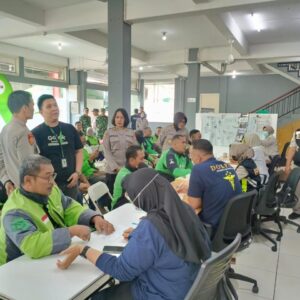 Biddokkes Polda Jatim Gelar Bakti Kesehatan Berkah Bagi Ribuan Ojol di Hari Bhayangkara ke 79