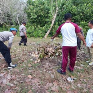 Polsek Kempo Gelar Bakti Sosial di Pura Karang Dewata Dalam Rangka HUT Bhayangkara ke-79