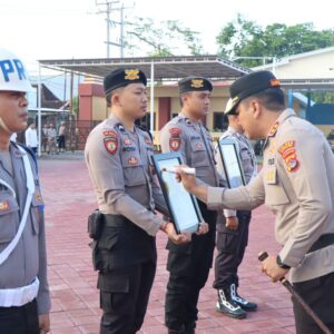 Polres Sumbawa Gelar Upacara PTDH, 2 Personil di Pecat
