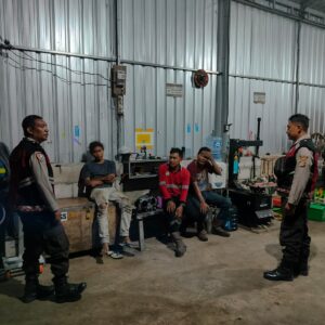 Patroli Dialogis Polsek Sekongkang, Sosialisasikan Keselamatan Kerja dan Aplikasi SELAMAT