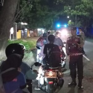 Polsek Jereweh Laksanakan KRYD HEBAT untuk Cegah Gangguan Kamtibmas di Malam Hari
