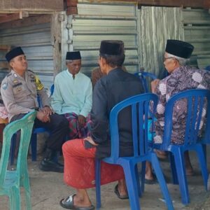 Sambang Duka, Bhabinkamtibmas Desa Maria Tunjukkan Empati Kepada Warga Binaannya