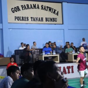 Kapolres Tanah Bumbu Buka Kejuaraan Bulu Tangkis “Kapolres Tanah Bumbu Cup 2025” di GOR Parama Satwika