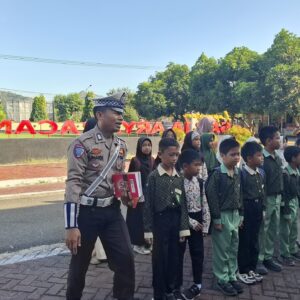 Polres Sumbawa Barat Terima Kunjungan Edukatif dari Siswa SD Muhammadiyah Taliwang