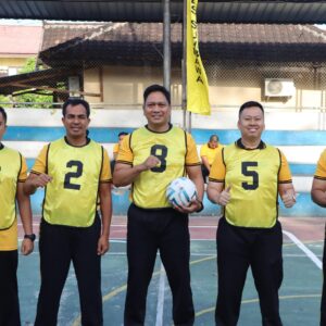 Pertandingan Eksebisi Futsal HUT Bhayangkara ke-79 : Tim Kapolres Sumbawa Menang 4-1