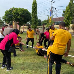 Semarak HUT Bhayangkara Ke-79, Polres Bima Kota Gelar Lomba Tarik Tambang