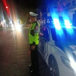 Sat Lantas Polres Bima Kota Gelar Blue Light Patrol dan Pengaturan Lalu Lintas di Malam Hari