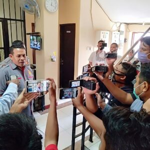 DIRTAHTI UNGKAP PENYEBAB TAHANAN KABUR