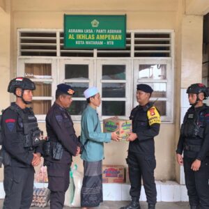 Wujud Nyata Pengabdian, Brimob Polda NTB Gelar Bakti Sosial Jelang HUT Bhayangkara