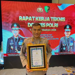 Biddokkes Polda Papua Barat Terima Dokkes Award dari Pusdokkes Polri di Rakernis 2025