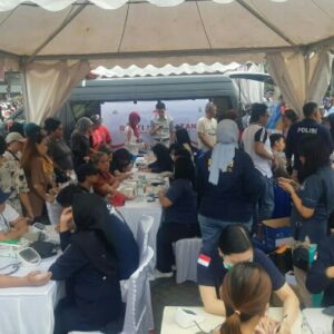 Warga Sulut Ramai dan Sangat Antusias Hadiri Car Free Day oleh Polda Sulut Menyambut Hari Bhayangkara ke-79 di Kawasan Megamas, Kota Manado.