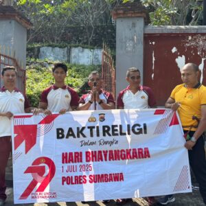 Polres Sumbawa Gelar Bhakti Religi di Pura Dalem Ganda Sari Peringati Hari Bhayangkara Ke-79