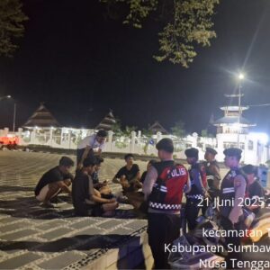 Ciptakan Situasi Aman, Sat Samapta Polres Sumbawa Barat Gelar Patroli Dialogis di Sejumlah Titik Strategis