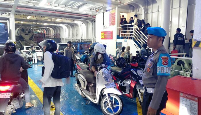 Pelayanan Prima Polri di Lembar: Pastikan Penyeberangan Aman dan Tertib