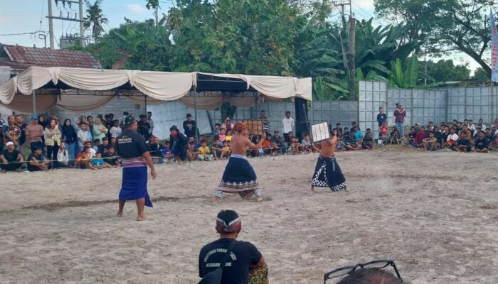 Paguyuban Peresean NTB Unjuk Gigi di Dusun Jerneng, Lombok Barat
