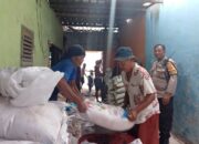 Aipda Sudarman Aktif Kawal Distribusi Pupuk di Desa Merembu