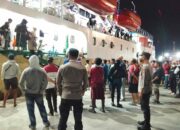 Polsek Kawasan Pelabuhan Laut Bima Laksanakan Pengamanan Kedatangan KM. Sabuk Nusantara 49 dan Pengecekan Miras