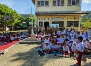 Bhabinkamtibmas Polsek Sekongkang Hadiri MPLS di SDN 1 Sekongkang, Bangun Kedekatan dengan Dunia Pendidikan Sejak Dini