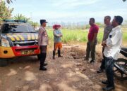 POLSEK DOMPU SERAHKAN PUPUK KEPADA PETANI DALAM RANGKA DUKUNG PENANAMAN JAGUNG SERENTAK KUARTAL III 2025