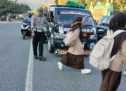 Personel Polsek Rasanae Barat Laksanakan Strong Point Pagi di Depan MTsN 1 Kota Bima