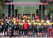Gowes Bareng Jilid XII, Kapolres Lombok Utara Pererat Sinergi dan Bagikan Bansos di Desa Sambik Elen