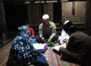 Bhabinkamtibmas Desa Teduh Polsek Prabarda Bimbing Anak-Anak Mengaji, Wujudkan Kepedulian.