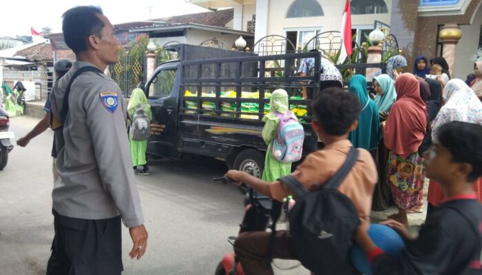 Polsek Batulayar Gelar Gerakan Pangan Murah, 2 Ton Beras Ludes Diserbu Warga