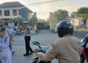 Anggota Lantas Polsek Rasanae Barat Laksanakan Strong Point Pagi di Depan MTSN I Kota Bima, Sasar Masyarakat dan Pelajar