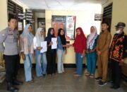 bhabinkamtibmas desa hu’u mediasi penyelesaian kasus pencemaran nama baik secara kekeluargaan