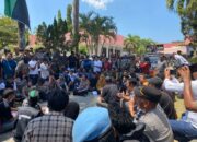 Kapolres Bima Kota Turun Langsung Pimpin Pengamanan Aksi Demo Mahasiswa di Dua Lokasi DPRD