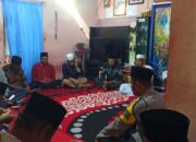 BHABINKAMTIBMAS DESA KALIMANTONG HADIRI KEGIATAN TAHLILAN WARGA, WUJUD KEPEDULIAN DAN KEDEDEKATAN DENGAN MASYARAKAT
