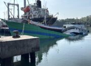 Kapal Karam Kandas di Pelabuhan Badas: 750 Ton Beras Bulog Tujuan Kupang Gagal Berangkat
