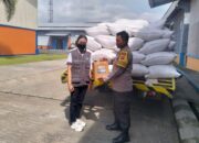 Polsek Gerung Kawal Ketat 6 Ton Jagung Petani Lobar ke BULOG NTB